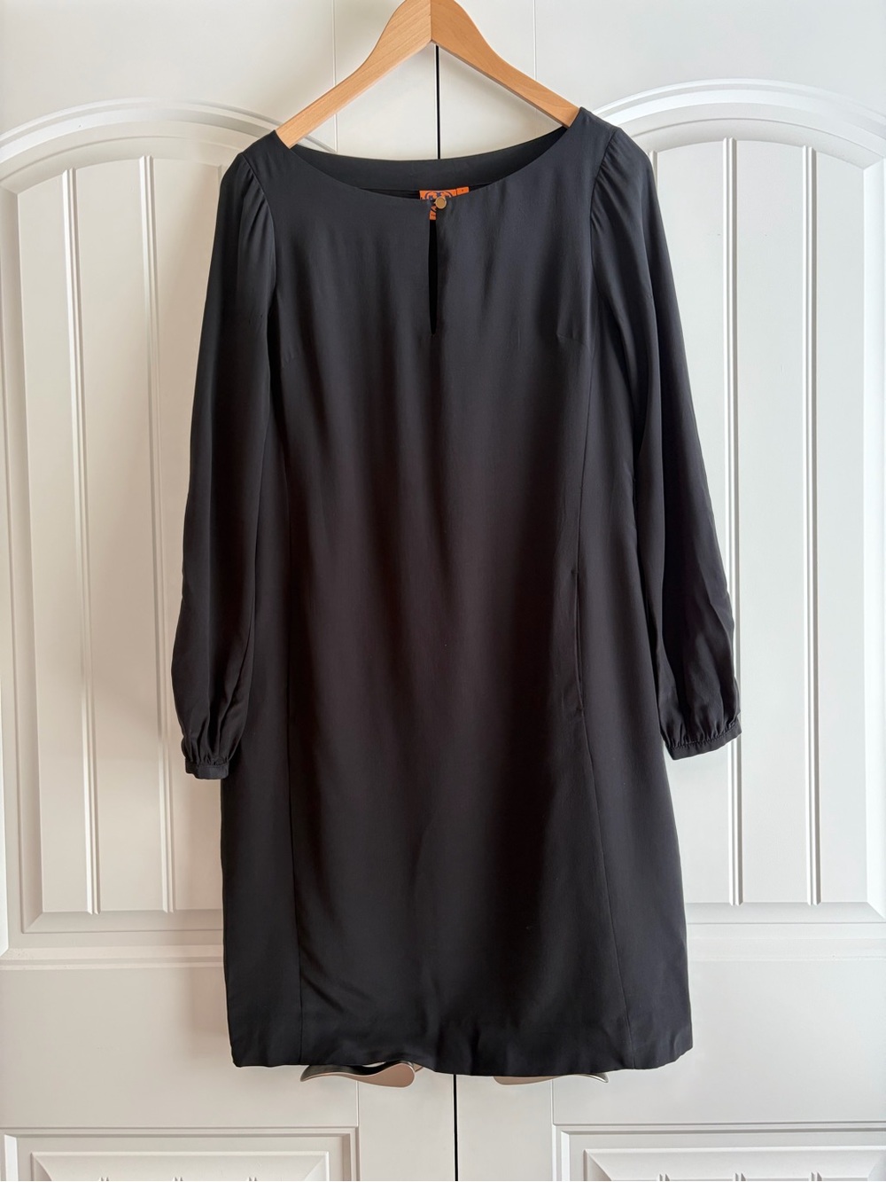 Tory Burch 100% Silk Black Dress Long Sleeve Keyhole Neckline Belted Size 8